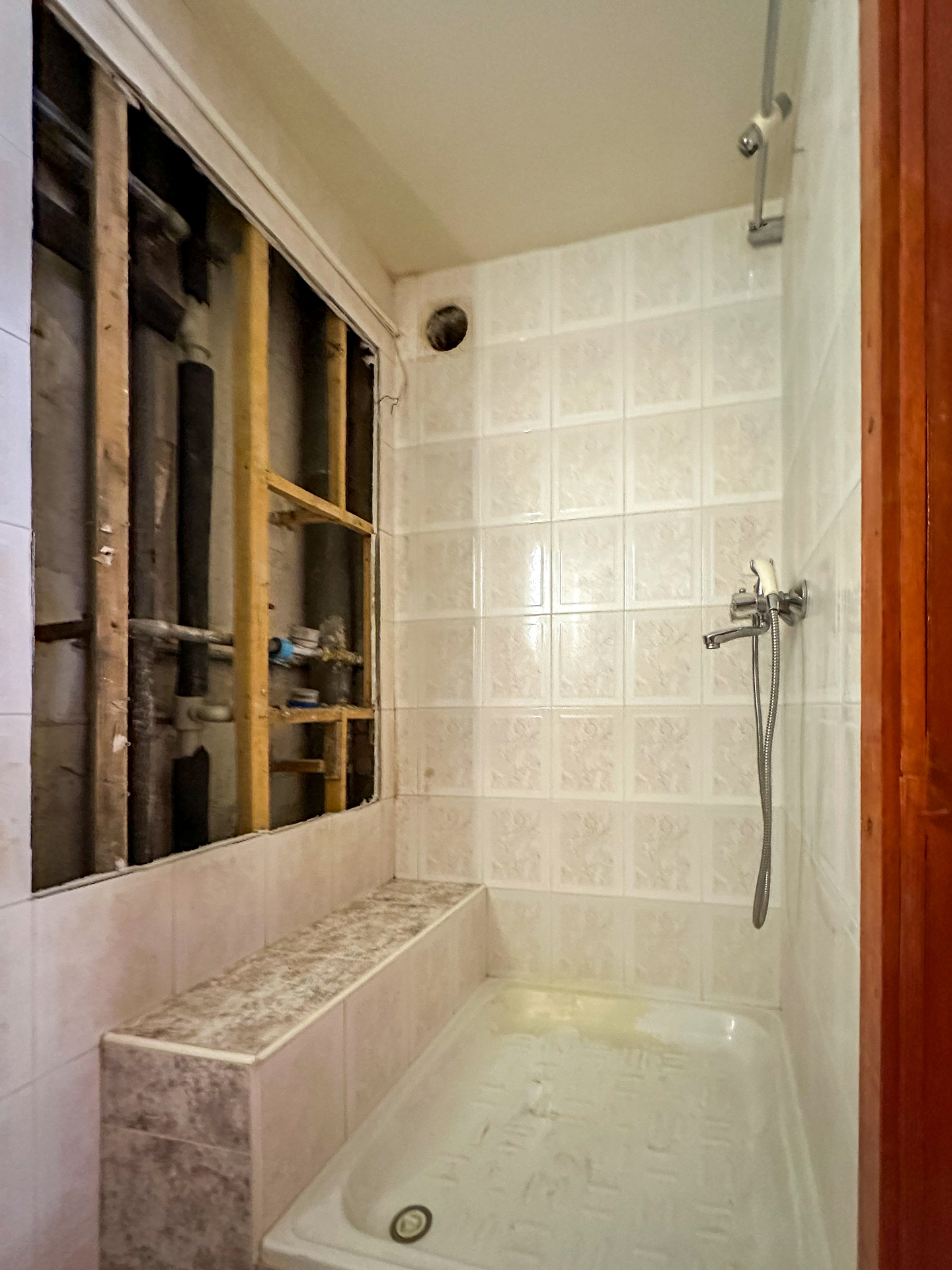 Преди — Хоумстейджинг (Home Staging) на апартамент в София – баня