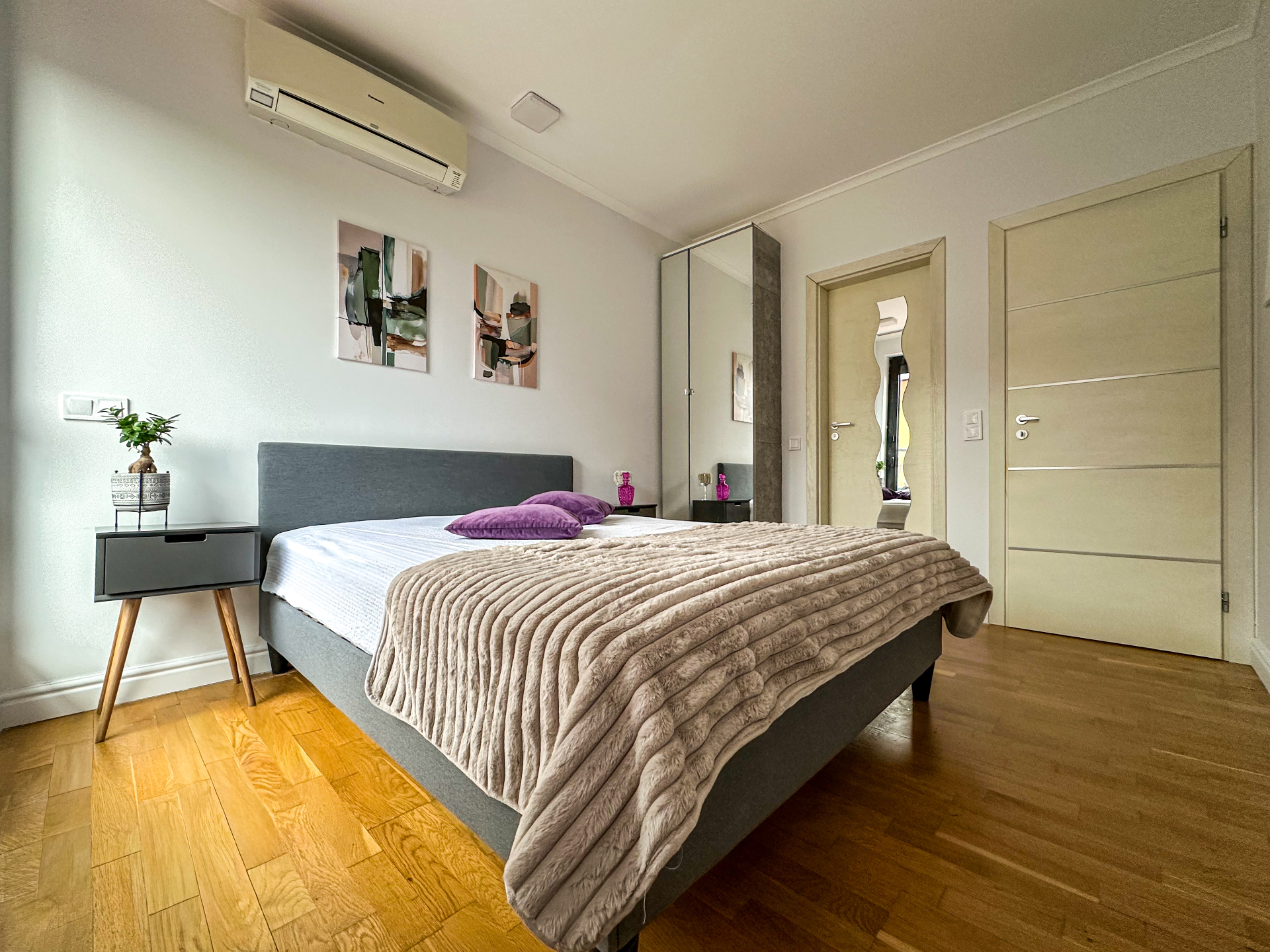 След — Хоумстейджинг (Home Staging) на апартамент в София – спалня с акценти